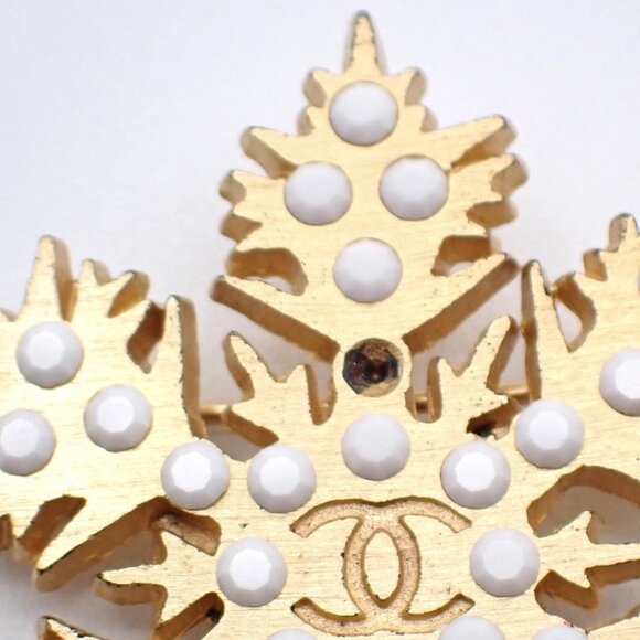 CHANEL CC Logo Bijou Snowflake Brooch 01A Gold France Vintage 30RL405 - Picture 7 of 7